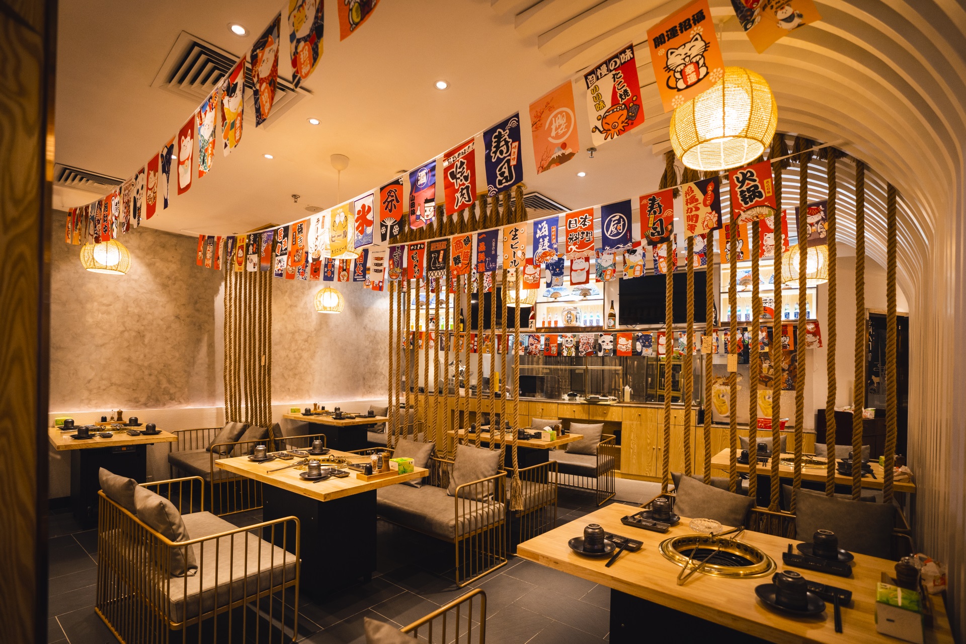 汕头如何通过深圳餐饮空间设计来确定餐厅的装修风格？